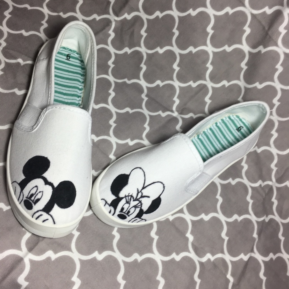 Peek-a-Boo Mickey & Minnie